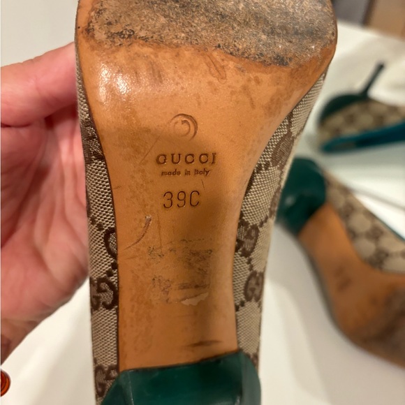 Vintage Gucci Turquise and Classic Pumps - Picture 6 of 6